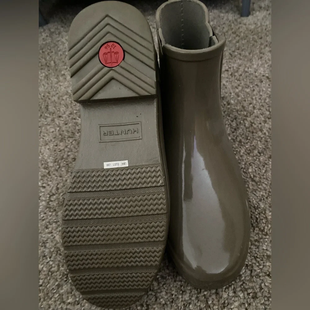 Hunter rain boots ankle length women’s size 6